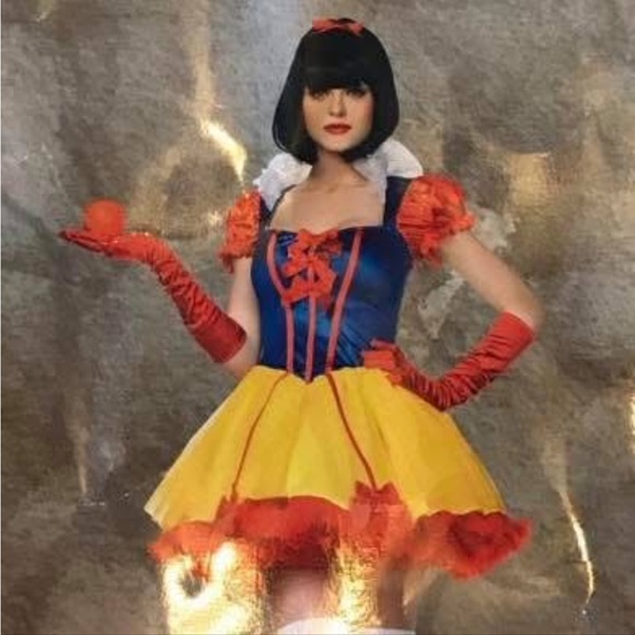 Snow White Halloween Costume - Picture 1 of 1
